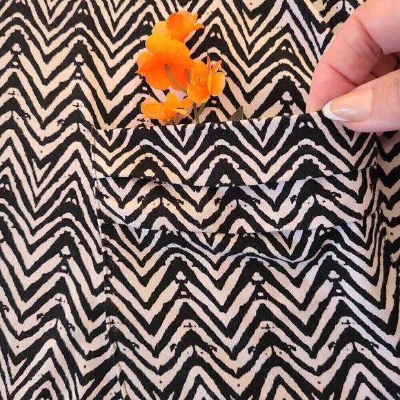 Chelsea & Theodore Womens Chevron Draped Neck Tunic Black White Size Medium - Picture 7 of 15